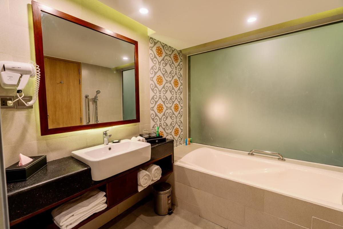 Best Western Heritage Cox's Bazar Esterno foto